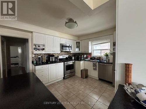 223 Hillcrest Avenue, Toronto, ON - Indoor Photo Showing Kitchen