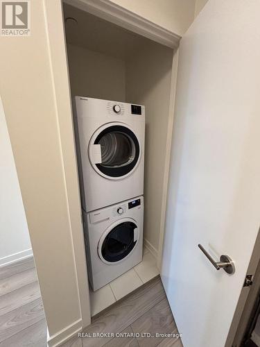 Ensuite laundry - 420S - 110 Broadway Avenue, Toronto, ON - Indoor Photo Showing Laundry Room