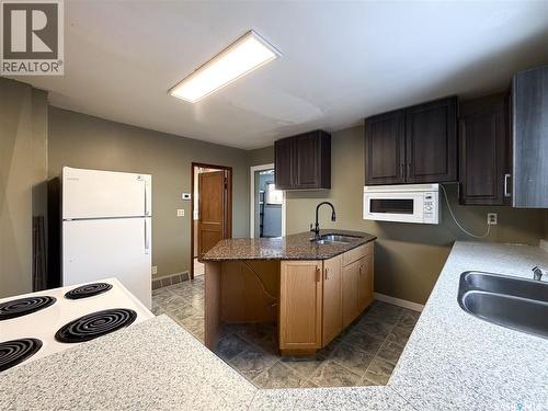 301 Front Street, Eastend, SK - Indoor Photo Showing Kitchen With Double Sink