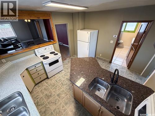 301 Front Street, Eastend, SK - Indoor Photo Showing Kitchen With Double Sink