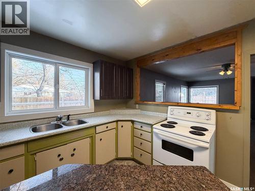 301 Front Street, Eastend, SK - Indoor Photo Showing Kitchen With Double Sink