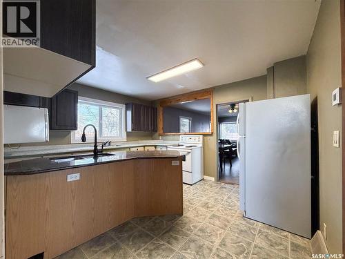 301 Front Street, Eastend, SK - Indoor Photo Showing Kitchen
