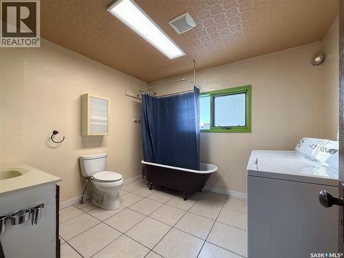 301 Front Street, Eastend, SK - Indoor Photo Showing Bathroom
