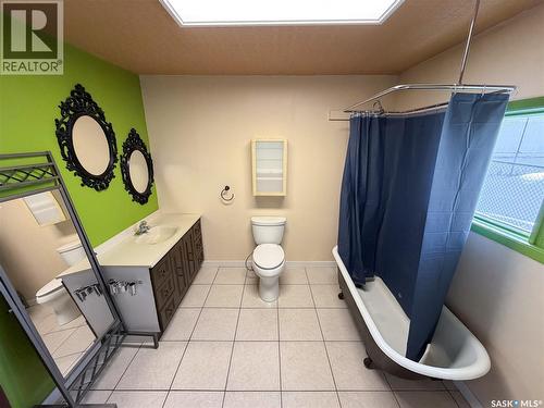 301 Front Street, Eastend, SK - Indoor Photo Showing Bathroom