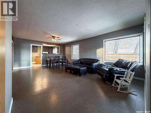 301 Front Street, Eastend, SK - Indoor Photo Showing Living Room