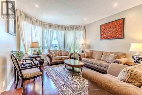 3678 Kimberley Street, Innisfil, ON - Indoor Photo Showing Living Room