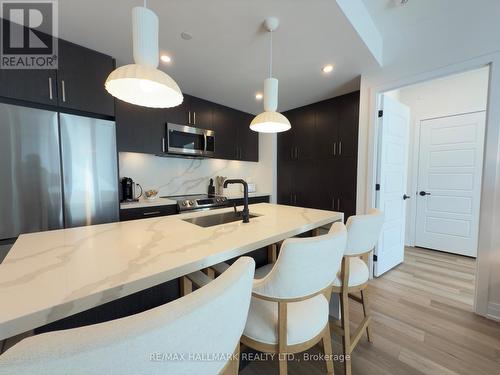 321 - 415 Sea Ray Avenue, Innisfil, ON - Indoor Photo Showing Kitchen With Upgraded Kitchen
