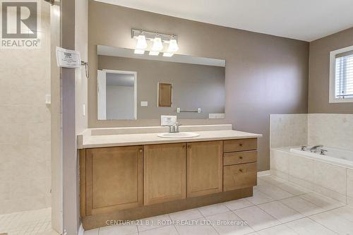285 Mcbride Crescent, Newmarket, ON - Indoor Photo Showing Bathroom