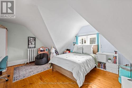 Bright and spacious 5th bedroom - 553 Gilmour Street, Ottawa, ON - Indoor Photo Showing Bedroom