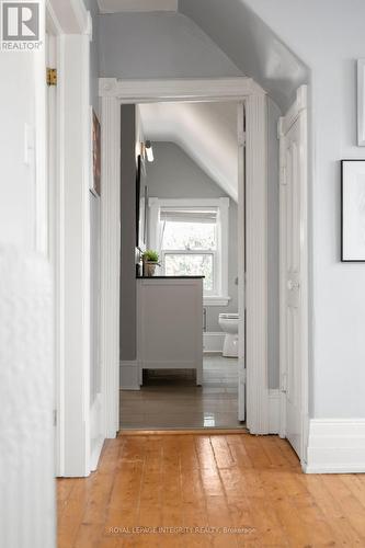 3rd floor 4-pc bathroom - 553 Gilmour Street, Ottawa, ON - Indoor Photo Showing Other Room