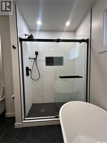 801 5Th Avenue, Whitewood, SK - Indoor Photo Showing Bathroom