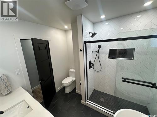 801 5Th Avenue, Whitewood, SK - Indoor Photo Showing Bathroom