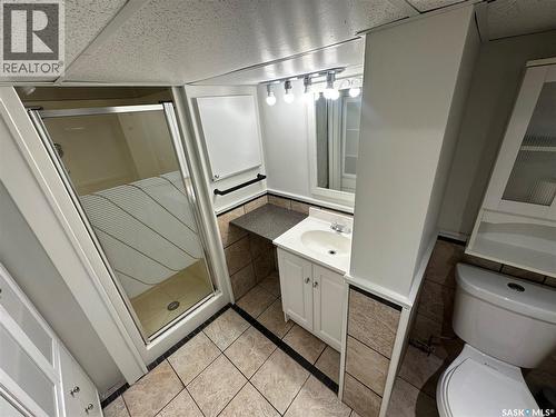 801 5Th Avenue, Whitewood, SK - Indoor Photo Showing Bathroom