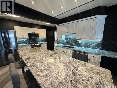 801 5Th Avenue, Whitewood, SK - Indoor Photo Showing Kitchen