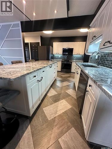 801 5Th Avenue, Whitewood, SK - Indoor Photo Showing Kitchen