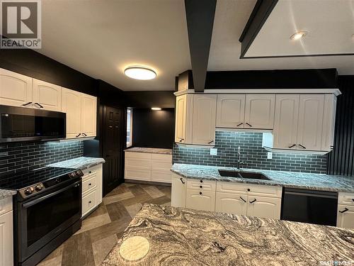 801 5Th Avenue, Whitewood, SK - Indoor Photo Showing Kitchen With Double Sink