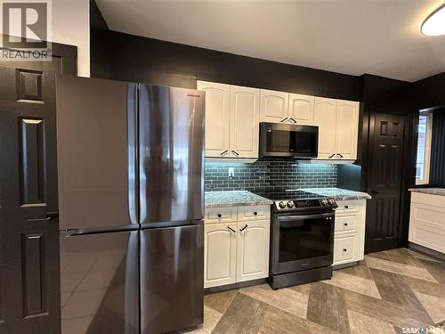 801 5Th Avenue, Whitewood, SK - Indoor Photo Showing Kitchen