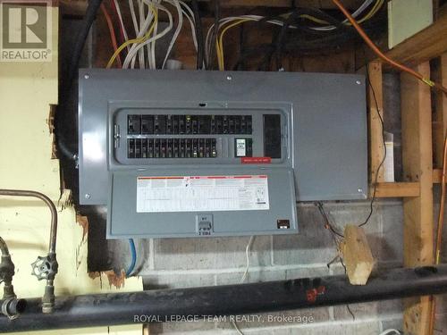 200 amp. - 1157 Hwy 132 Highway, Admaston/Bromley, ON - Indoor