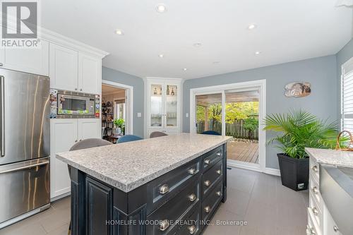 2546 Burnford Trail N, Mississauga, ON - Indoor Photo Showing Kitchen