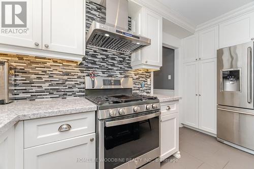 2546 Burnford Trail N, Mississauga, ON - Indoor Photo Showing Kitchen With Upgraded Kitchen