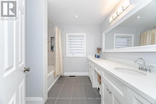 2546 Burnford Trail N, Mississauga, ON - Indoor Photo Showing Bathroom