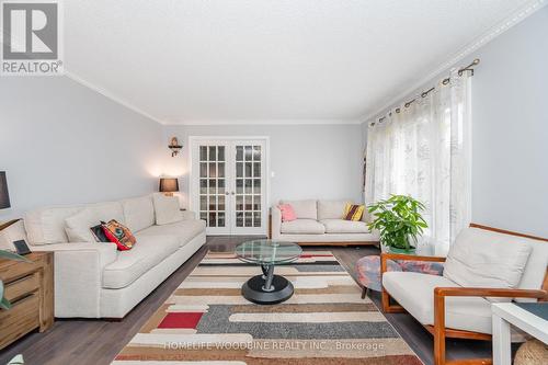 2546 Burnford Trail N, Mississauga, ON - Indoor Photo Showing Living Room