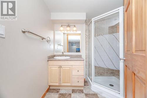 2546 Burnford Trail N, Mississauga, ON - Indoor Photo Showing Bathroom