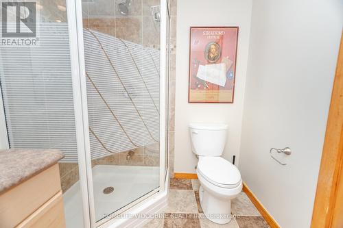 2546 Burnford Trail N, Mississauga, ON - Indoor Photo Showing Bathroom