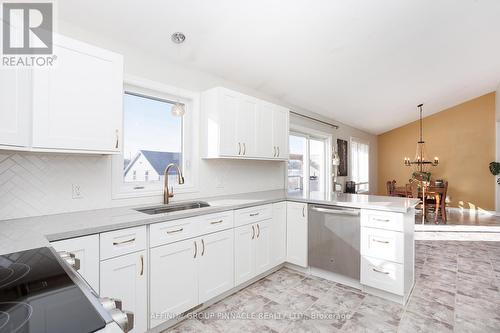 11 Moynes Court, Kawartha Lakes (Lindsay), ON - Indoor Photo Showing Kitchen