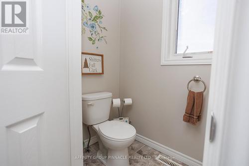 11 Moynes Court, Kawartha Lakes (Lindsay), ON - Indoor Photo Showing Bathroom