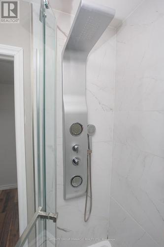 11 Moynes Court, Kawartha Lakes (Lindsay), ON - Indoor Photo Showing Bathroom