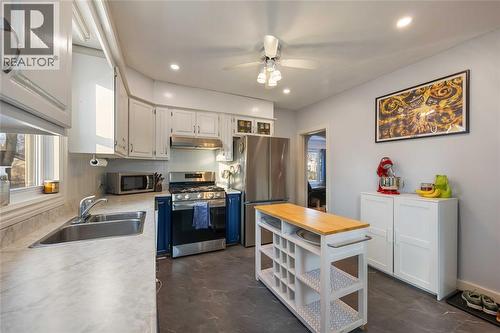 561 Mclaren Avenue, Sarnia, ON - Indoor Photo Showing Kitchen With Double Sink