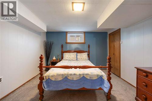 561 Mclaren Avenue, Sarnia, ON - Indoor Photo Showing Bedroom