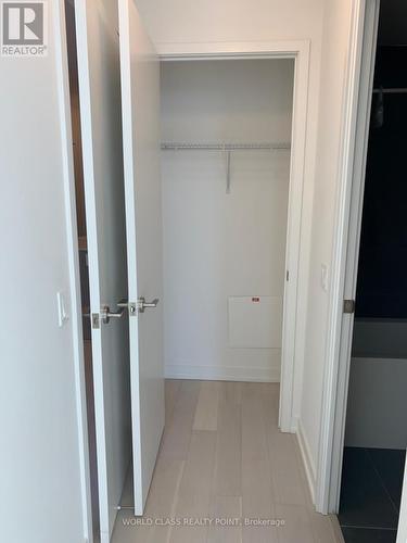 2712 - 1 Yorkville Avenue, Toronto, ON - Indoor