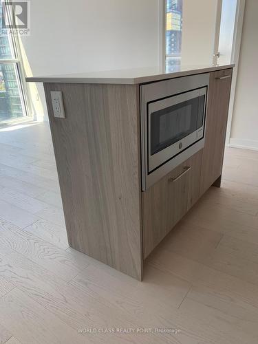 2712 - 1 Yorkville Avenue, Toronto, ON - Indoor