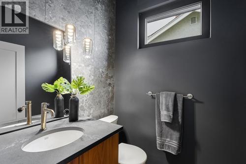 614 Cowan Street, Kamloops, BC - Indoor Photo Showing Bathroom