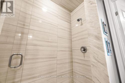 20 Chesswood Trail, Hamilton, ON - Indoor Photo Showing Bathroom