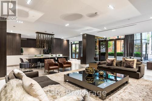 1206 - 2 St Thomas Street, Toronto, ON - Indoor Photo Showing Living Room