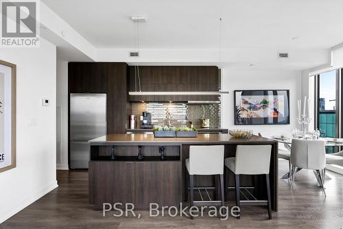 1206 - 2 St Thomas Street, Toronto, ON - Indoor Photo Showing Kitchen With Upgraded Kitchen
