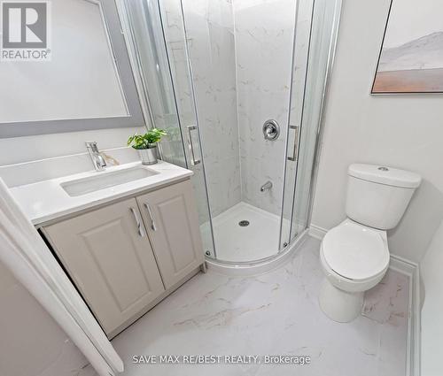 505 Ortono Avenue, Oshawa, ON - Indoor Photo Showing Bathroom