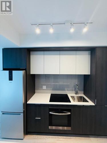 2805 - 395 Square One Drive, Mississauga, ON - Indoor Photo Showing Kitchen