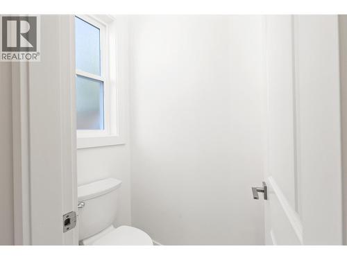 280 Nickel Road, Kelowna, BC - Indoor Photo Showing Bathroom