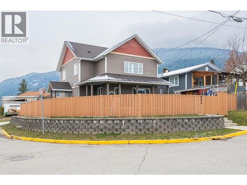 902 Murdoch Street, Creston, BC - Outdoor