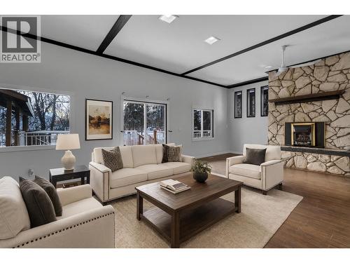 9147 North Kelly Road, Prince George, BC - Indoor Photo Showing Living Room With Fireplace