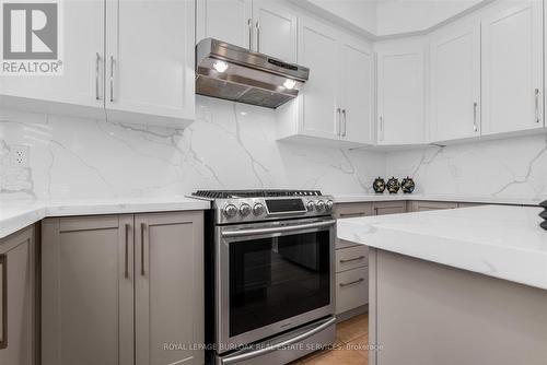 4838 Columbus Drive, Burlington, ON - Indoor Photo Showing Kitchen