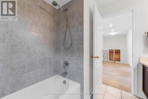 4838 Columbus Drive, Burlington, ON - Indoor Photo Showing Bathroom