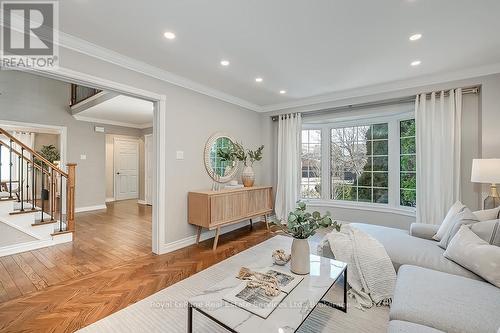 1225 Old Post Drive, Oakville (Ga Glen Abbey), ON - Indoor Photo Showing Living Room