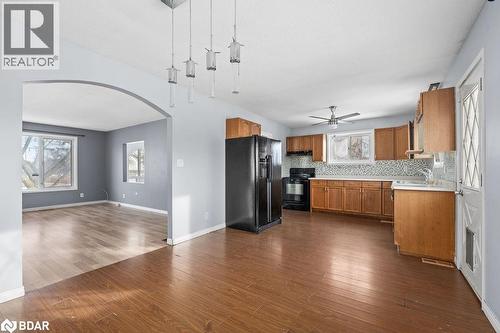 24 St Charles Street, Belleville, ON - Indoor Photo Showing Kitchen