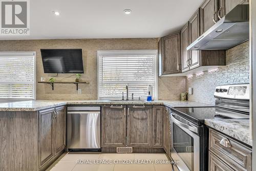 7567 Wildfern Drive, Mississauga, ON - Indoor Photo Showing Kitchen With Upgraded Kitchen