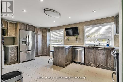 7567 Wildfern Drive, Mississauga, ON - Indoor Photo Showing Kitchen